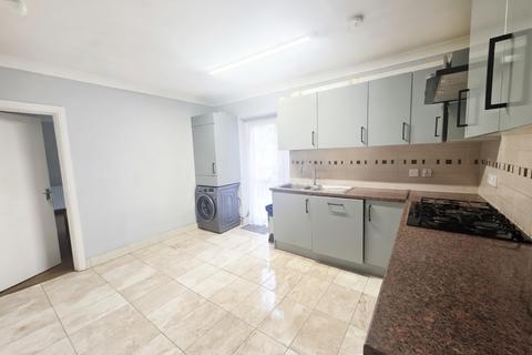 2 bedroom flat to rent, Archway Road, Highgate, N6