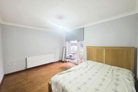 2 bedroom flat to rent, Archway Road, Highgate, N6