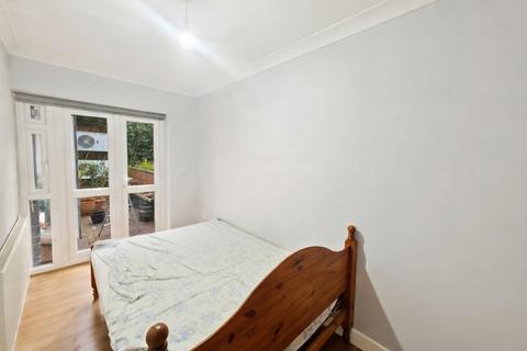 2 bedroom flat to rent, Archway Road, Highgate, N6