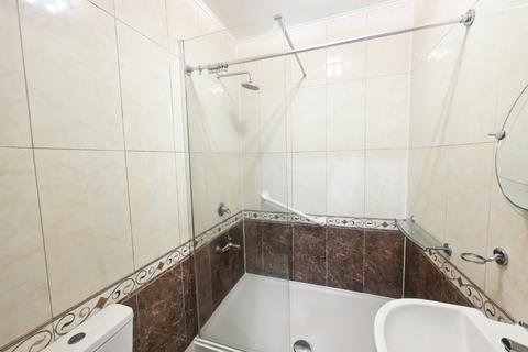 2 bedroom flat to rent, Archway Road, Highgate, N6