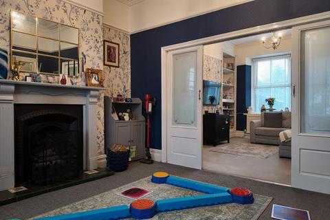 5 bedroom terraced house for sale, New Road, Llanelli