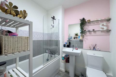 2 bedroom flat for sale, Grahame Park Way, London, NW9