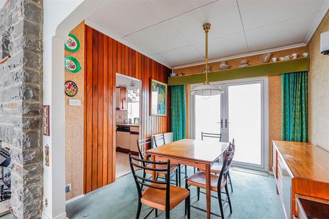 3 bedroom detached house for sale, Min-Y-Mor, Barry