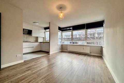 2 bedroom house to rent, Kingsland, Broxwood Way, London