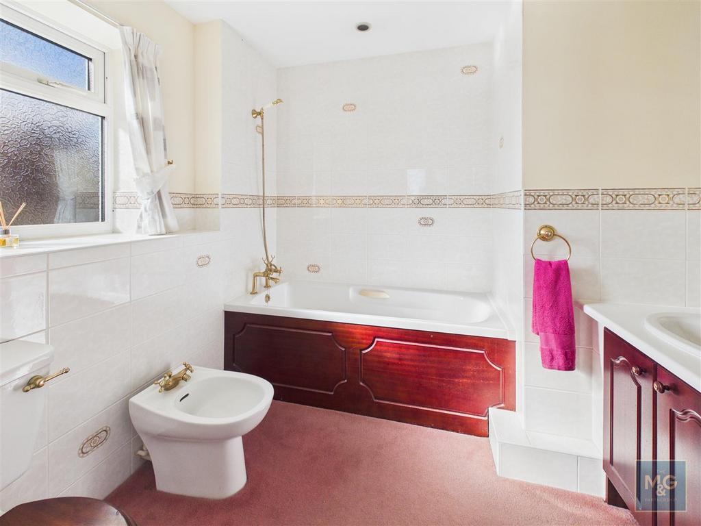 En Suite Bathroom