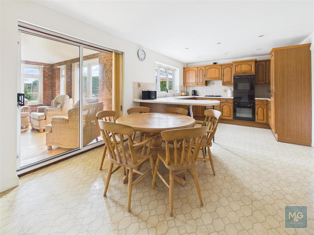 Kitchen/Breakfast Room
