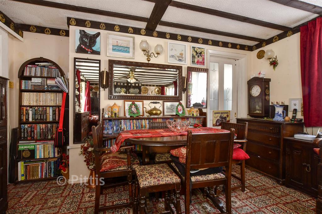 Lounge/Dining Room