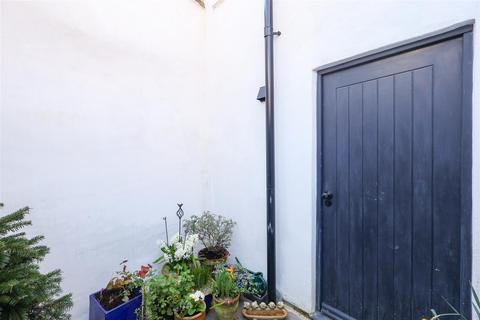 2 bedroom cottage for sale, Allhallowgate, Ripon