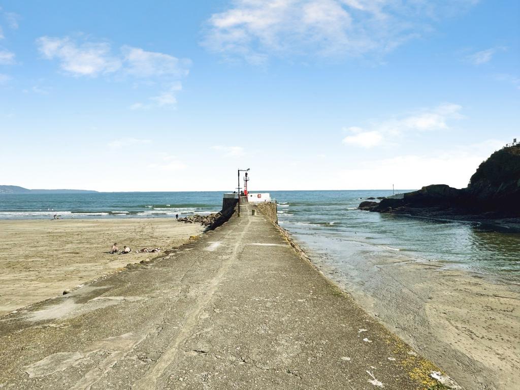 Banjo Pier Not View