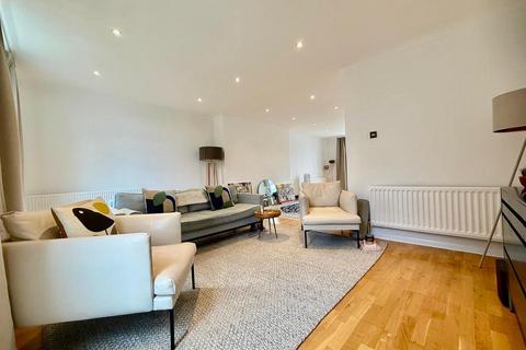 6 bedroom house to rent, Tobin Close, London
