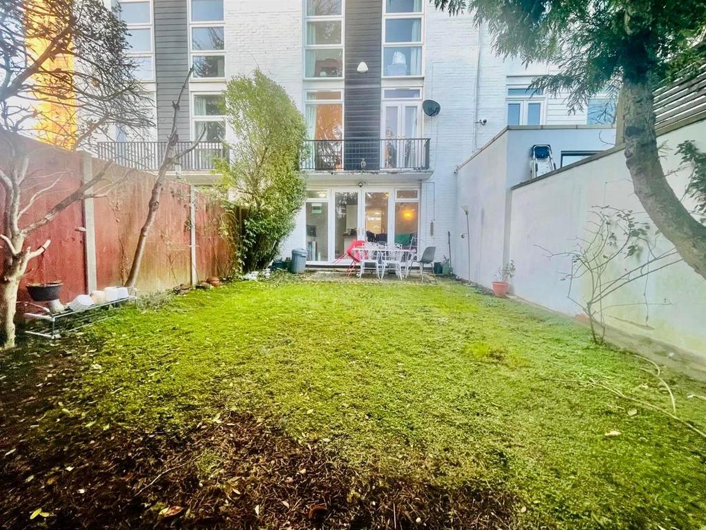 Rear garden facing front.jpeg