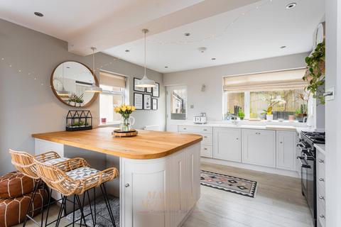 4 bedroom detached house for sale, Hermitage Road, East Grinstead RH19