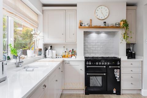 4 bedroom detached house for sale, Hermitage Road, East Grinstead RH19
