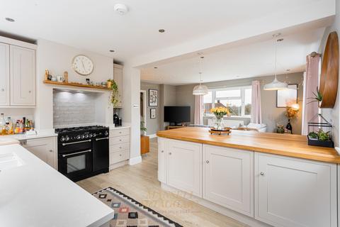 4 bedroom detached house for sale, Hermitage Road, East Grinstead RH19