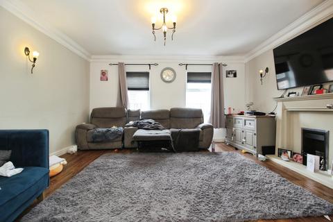 3 bedroom end of terrace house for sale, The Courtyard, Wakefield, WF2