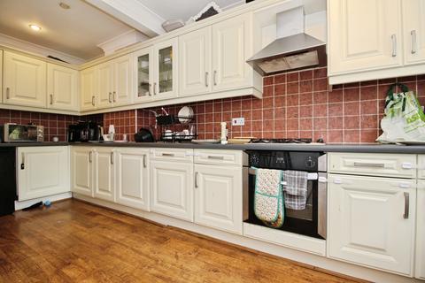 3 bedroom end of terrace house for sale, The Courtyard, Wakefield, WF2