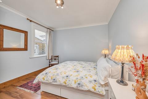 2 bedroom flat for sale, Wingford Road, London, SW2