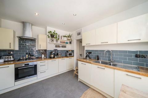 2 bedroom maisonette for sale, Hailsham Avenue, London SW2