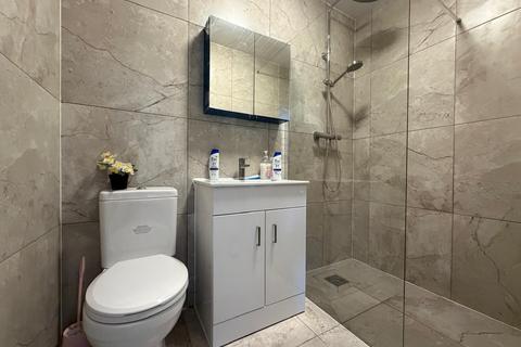 1 bedroom in a house share to rent, London SW16