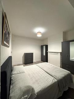 1 bedroom in a house share to rent, London SW16