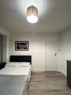 1 bedroom in a house share to rent, London SW16