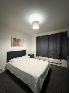 1 bedroom in a house share to rent, London SW16