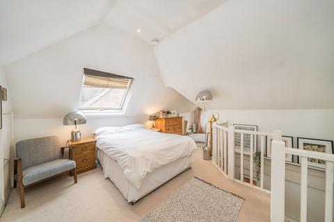 2 bedroom flat to rent, Clairview Road, London SW16