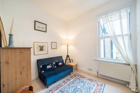 2 bedroom flat to rent, Clairview Road, London SW16