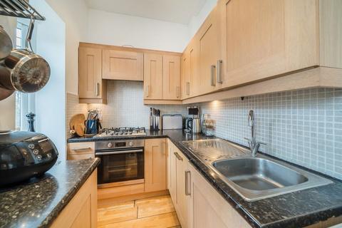 2 bedroom flat to rent, Clairview Road, London SW16
