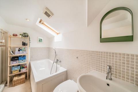 2 bedroom flat to rent, Clairview Road, London SW16