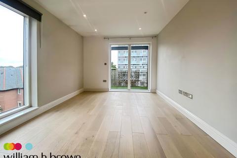 2 bedroom apartment to rent, 17 Ongar Road, Brentwood