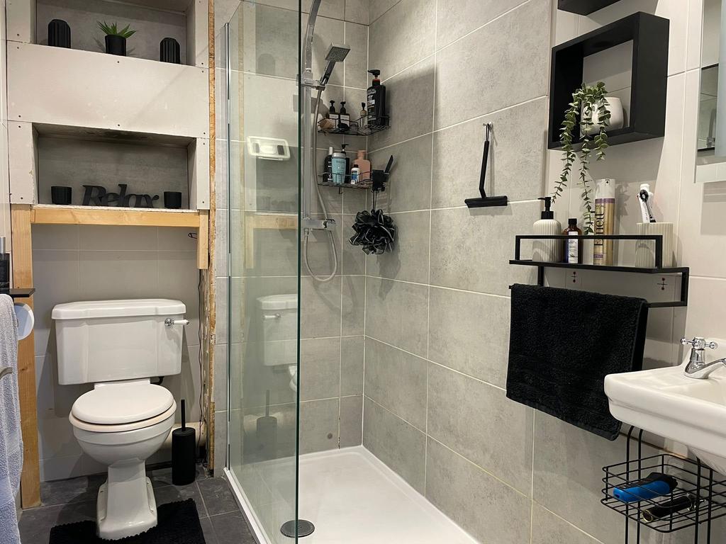 L - Bathroom