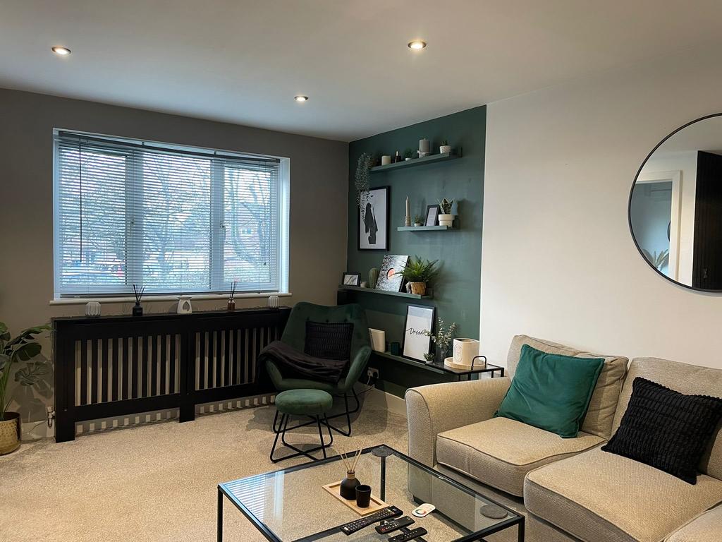 L - sitting room 1