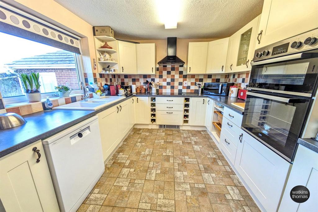 Kitchen/Breakfast Ro