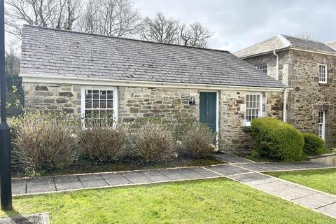 2 bedroom detached bungalow to rent, Retreat Court, St. Columb TR9