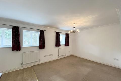 2 bedroom detached bungalow to rent, Retreat Court, St. Columb TR9
