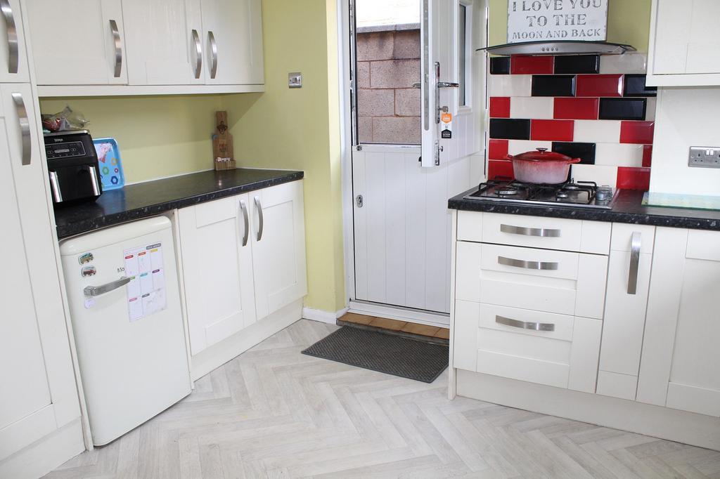 Fitted Kitchen Picture 2