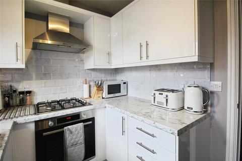 2 bedroom flat to rent, Avocet Walk, Sittingbourne ME9