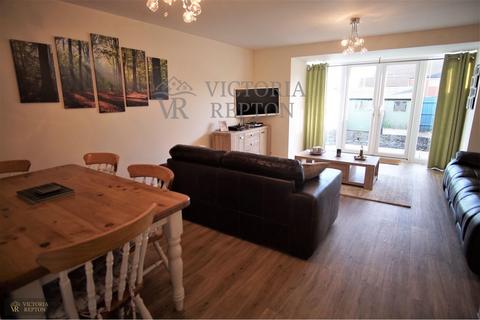 4 bedroom terraced house to rent, Skinners Croft Patchway BS34