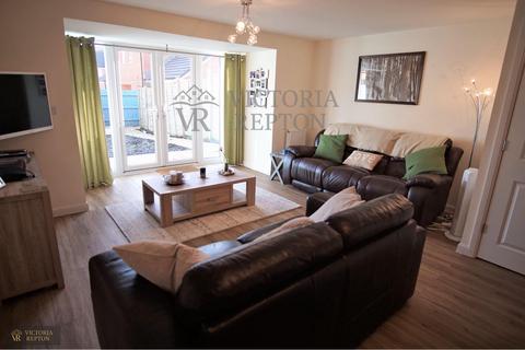 4 bedroom terraced house to rent, Skinners Croft Patchway BS34
