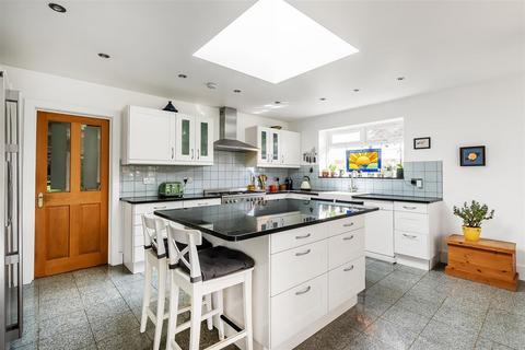 4 bedroom detached house for sale, Northey Avenue, South Cheam, SM2