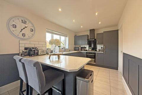 5 bedroom detached house for sale, Holland Drive, Weir Hill, Shrewsbury