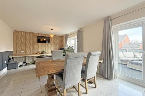 5 bedroom detached house for sale, Holland Drive, Weir Hill, Shrewsbury
