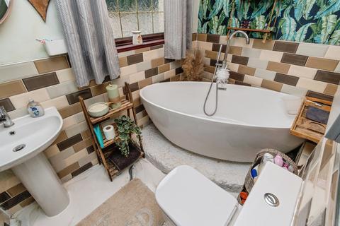 3 bedroom semi-detached house for sale, Old Park Road, Wednesbury