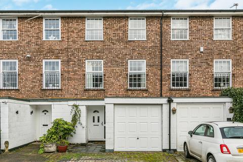 4 bedroom terraced house for sale, Kestrel Avenue, Staines-upon-Thames, Surrey, TW18