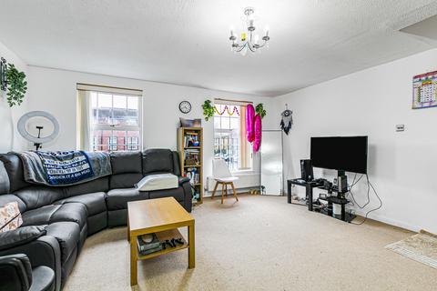 4 bedroom terraced house for sale, Kestrel Avenue, Staines-upon-Thames, Surrey, TW18