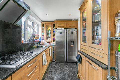 4 bedroom terraced house for sale, Kestrel Avenue, Staines-upon-Thames, Surrey, TW18
