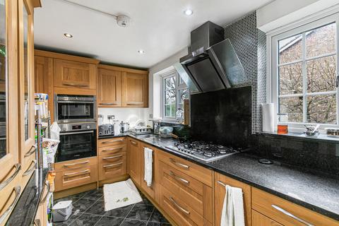 4 bedroom terraced house for sale, Kestrel Avenue, Staines-upon-Thames, Surrey, TW18