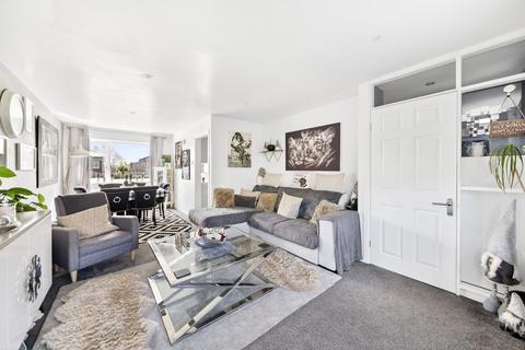3 bedroom end of terrace house for sale, Woodmoor Drive, Crigglestone, WF4