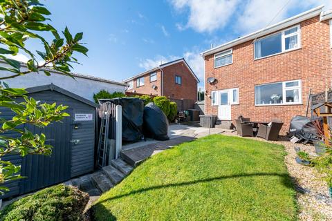 3 bedroom end of terrace house for sale, Woodmoor Drive, Crigglestone, WF4